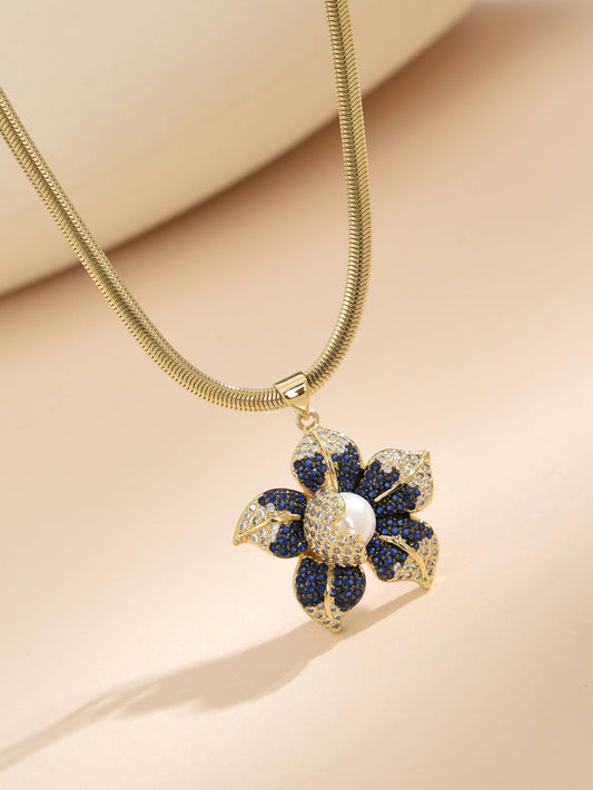Flower Necklace Collagent with Zirconias and Pearl