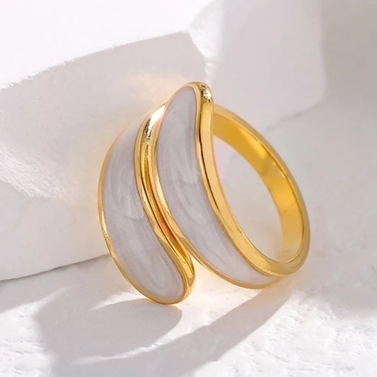 Touching Ends Ring